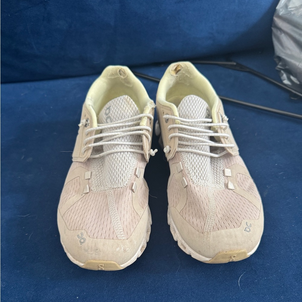 ON Running Beige Sneakers